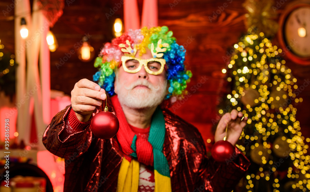 house party. xmas gifts. Time for presents. new year weekend. Fanily holiday. christmas tree decoration. Going crazy. happy man with beard. mature bearded freak. party man in clown wig
