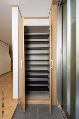 リフォームしたマイホームの玄関シューズラック