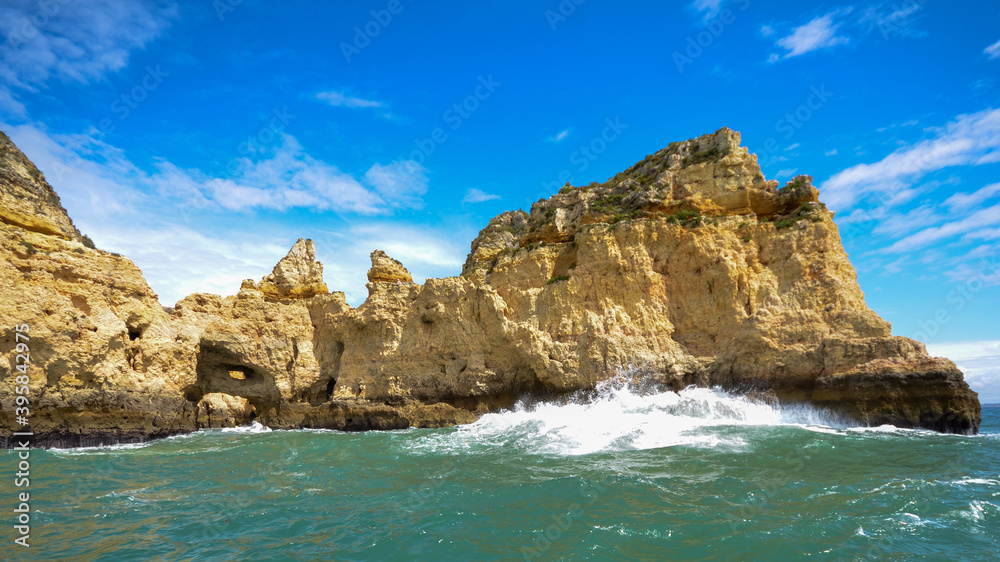 Naklejka premium Rock formations in the Algarve. Elephant Rock Drinking