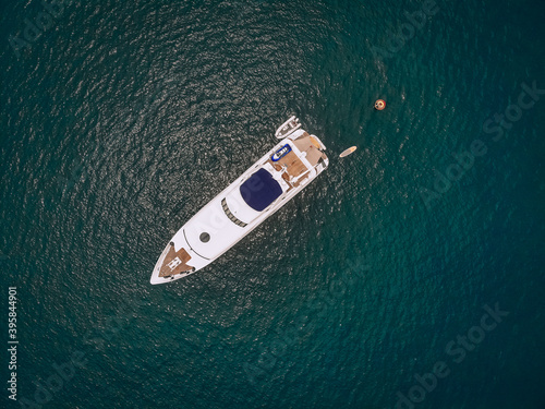 Top view of the luxurious yacht in the vast blue sea  lifestyle concept. © Semachkovsky 