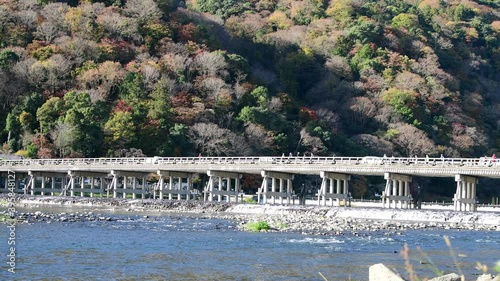快晴の秋の渡月橋