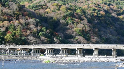 快晴の秋の渡月橋