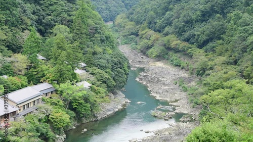 嵐山公園展望台から夏の保津峡を望む