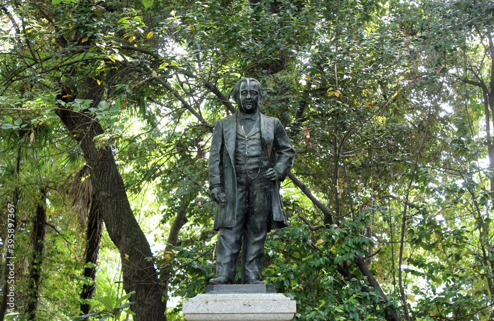 飛鳥山公園にある渋沢栄一の銅像