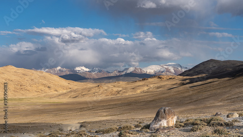 Konstfotografi Spectacular landscape view of snowcapped mountains from high-altitude Khargush p