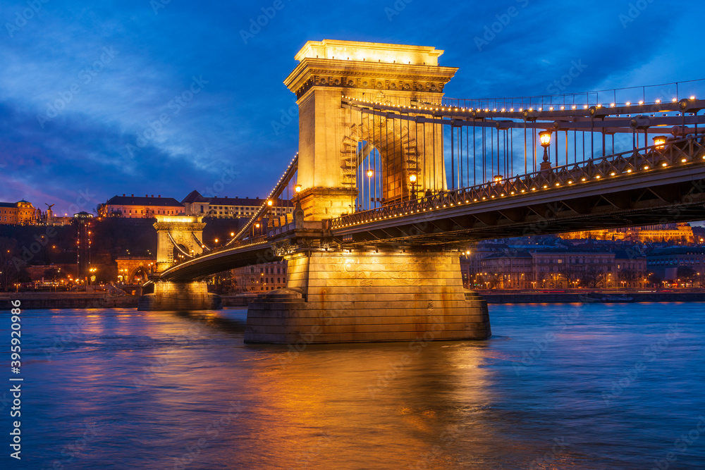 Obraz premium Budapest Hungary and the Dabune River in blue hour
