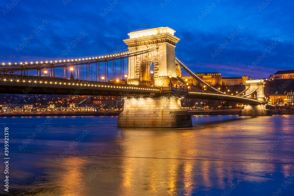 Obraz premium Budapest Hungary and the Dabune River in blue hour
