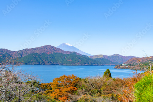 秋の芦ノ湖 神奈川県箱根町