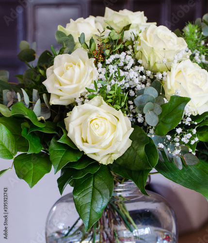 weißer Rosenstrauß