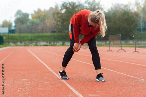 Female runner knee injury and pain outdoor