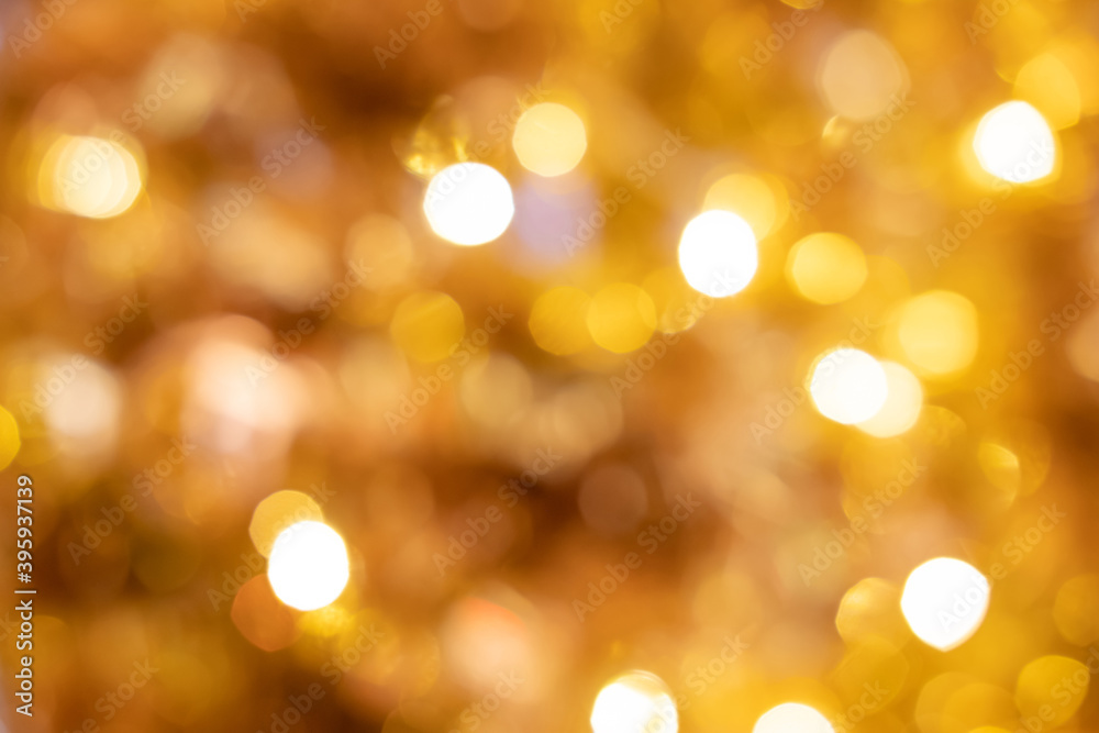 Obraz premium Blurred defocus shot of yellow or golden decorating light bokeh. That people decorate during Christmas celebration period. Ideal for wallpaper and background.