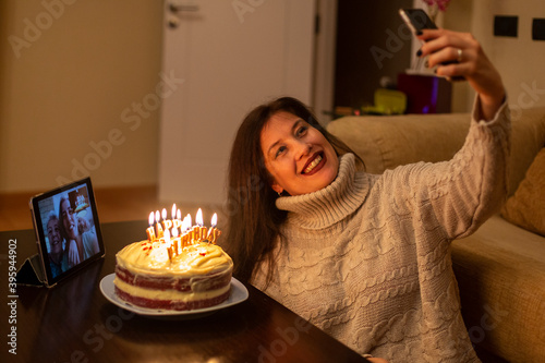 Cuadro en lienzo Woman celebrating her birthday remotely with her family.
