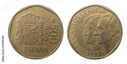 500 pesetas coin from 1988 Spain, obverse and reverse. Representing the coat of arms of Spain on one side and Juan Carlos I and Sofia on the other.