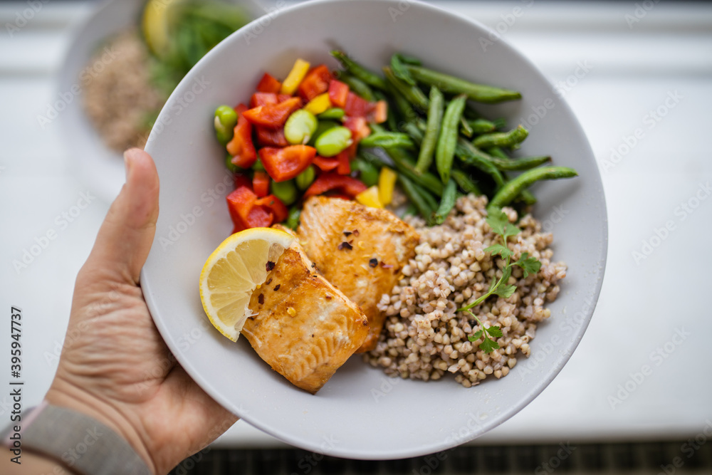 Salmon and buckwheat dish with green beans and tomato