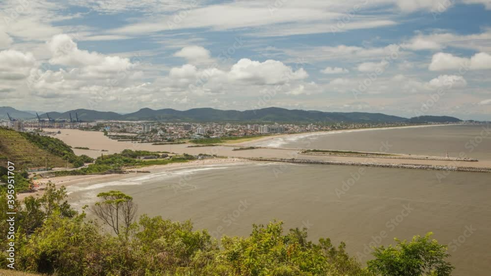 Hyperlapses e timelapse da foz do Rio Itajaí-Açu. Itajaí, Santa Catarina. Brasil. 4k.  