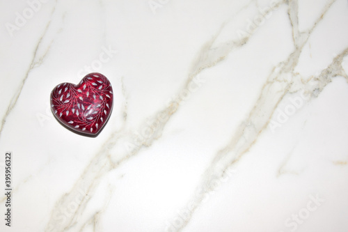 Dekorative Heart on marble background