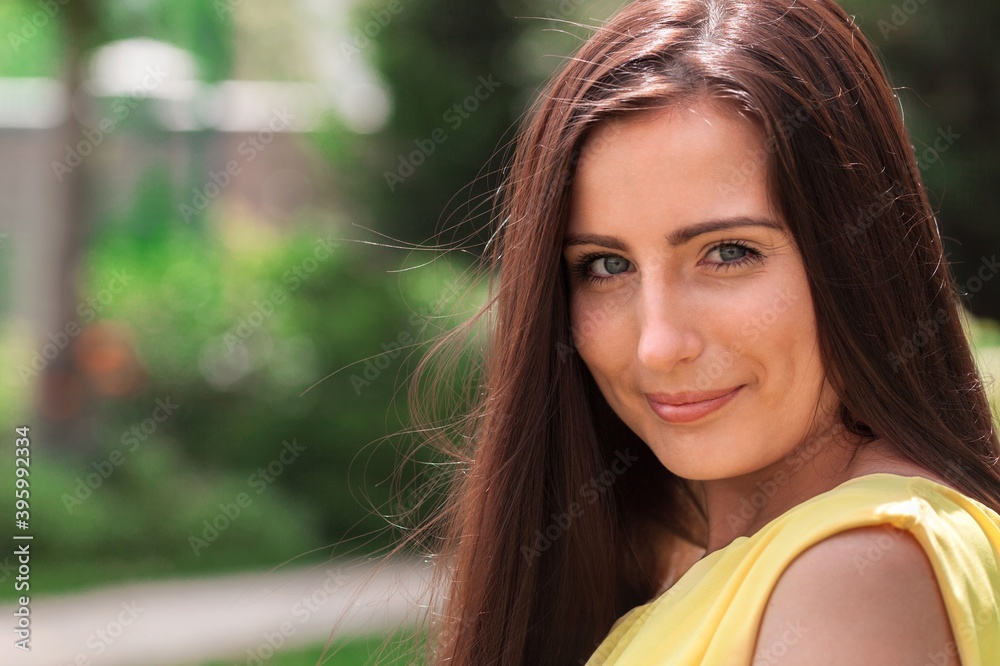 Naklejka premium Portrait of a Smiling Woman