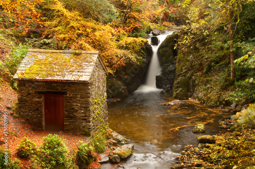 Платно Waterfall at Rydal in Lake District