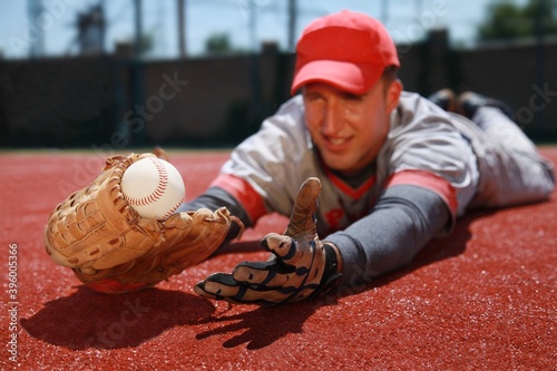 Photography Baseball Player Diving to Catch the Ball
