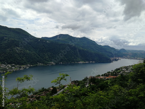 Fototapeta Naklejka Na Ścianę i Meble -  Mountains and lakes around North Italy