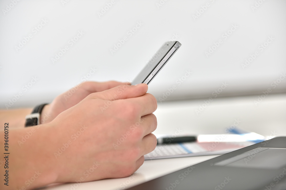 Fototapeta premium Businessman hands using smart phone.