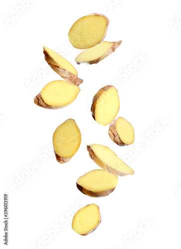 Tableau sur toile Fresh sliced ginger falling on white background