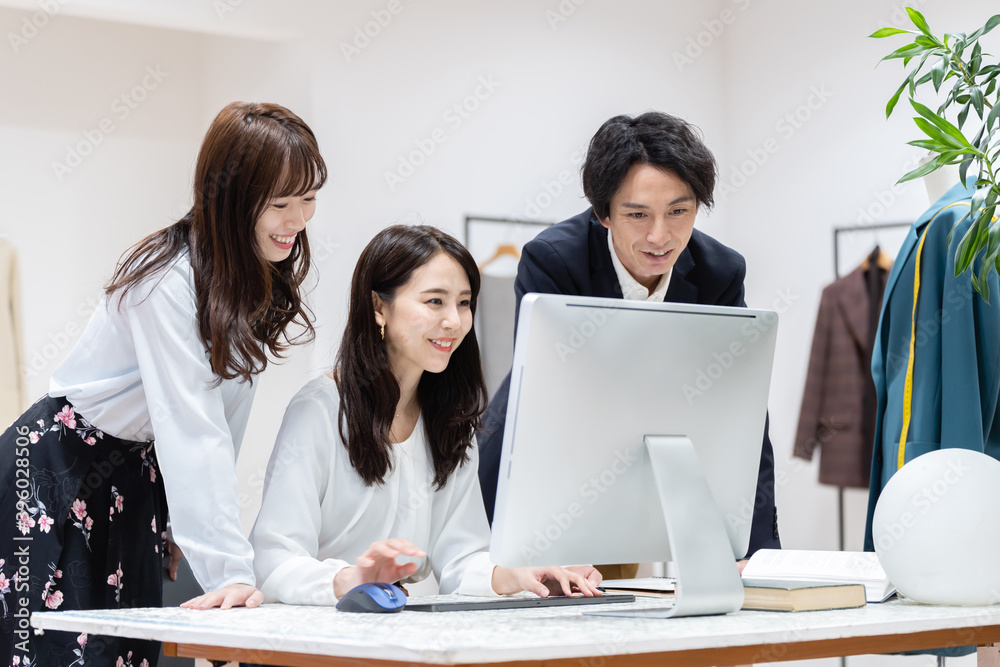 アパレル会社で働く人々 アパレル会社で働く人々