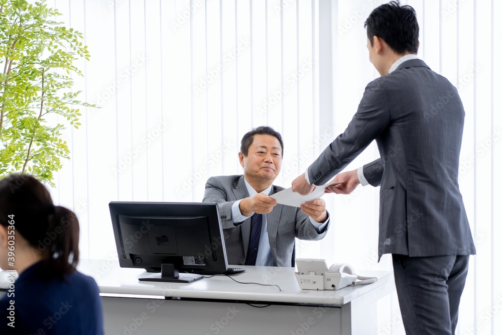 ビジネス 2人 叱責 ビジネス 2人 叱責