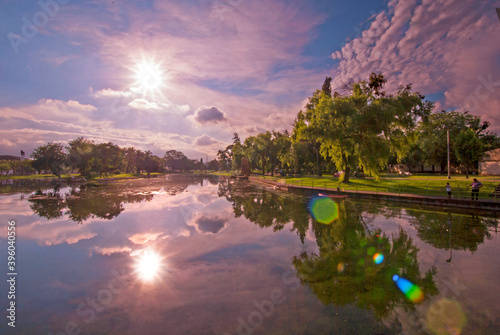 paisaje soleado, atardecer, lago, agua, mar, arboles, naturaleza, gran angular, cielo, nubes, sol photo