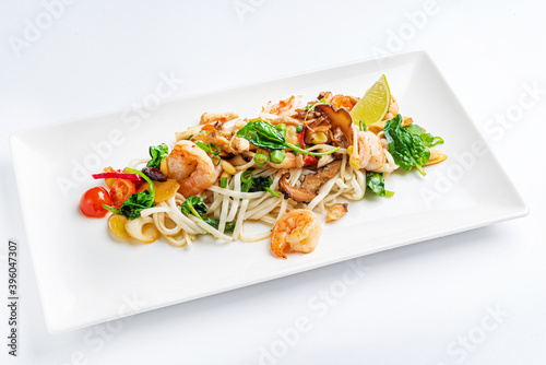 noodles with shrimps and mussels
