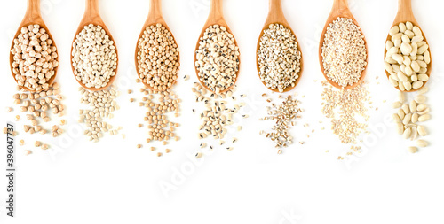 Fotografi Top view of dry organic white tone cereal and grain seed on white background con