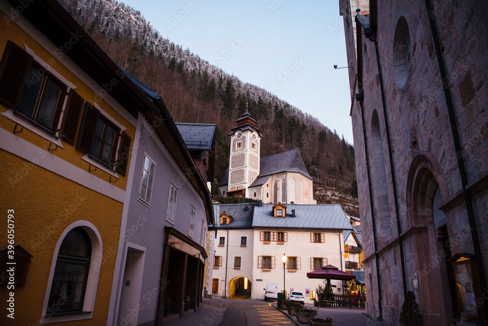 Fototapeta premium Old traditional buildings on street of Hallstatt