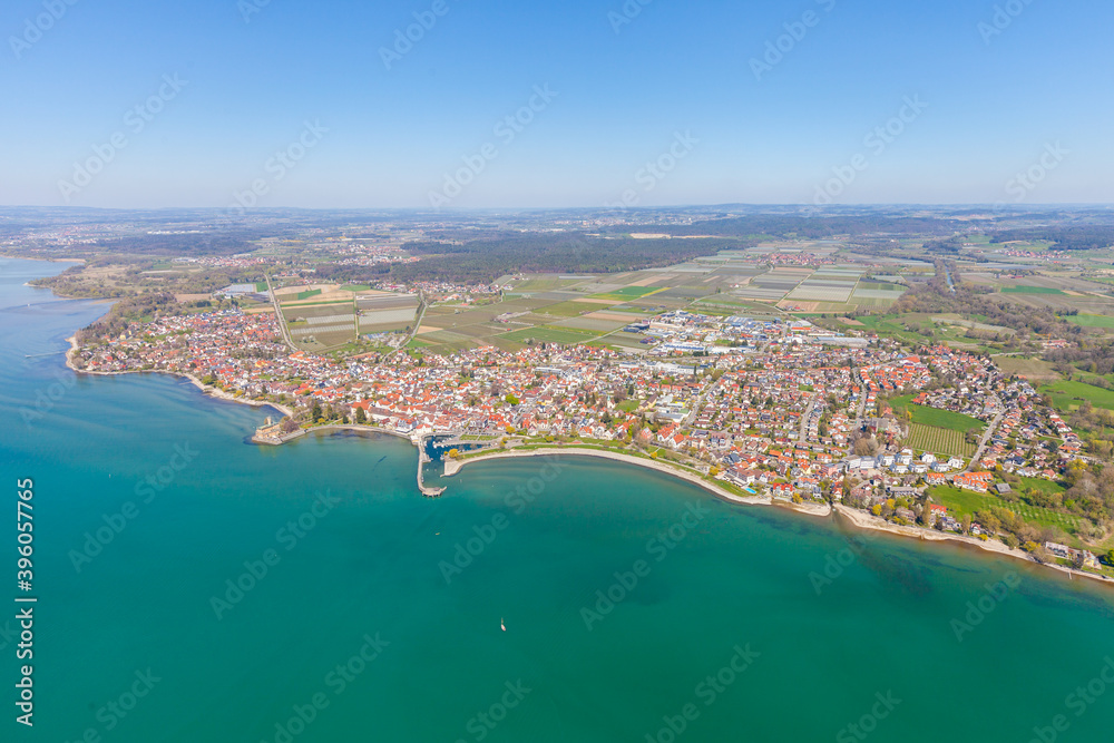 Obraz premium Luftbild von Langenargen am Bodensee