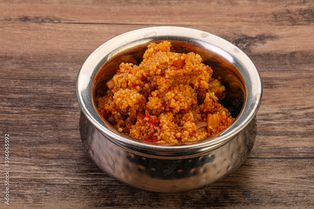 Couscos with tomato and chicken