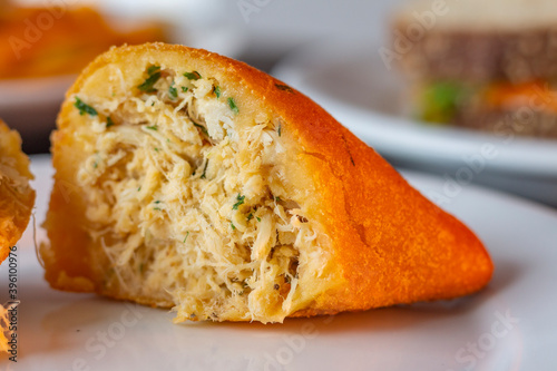 Salgados - Coxinha de frango frita