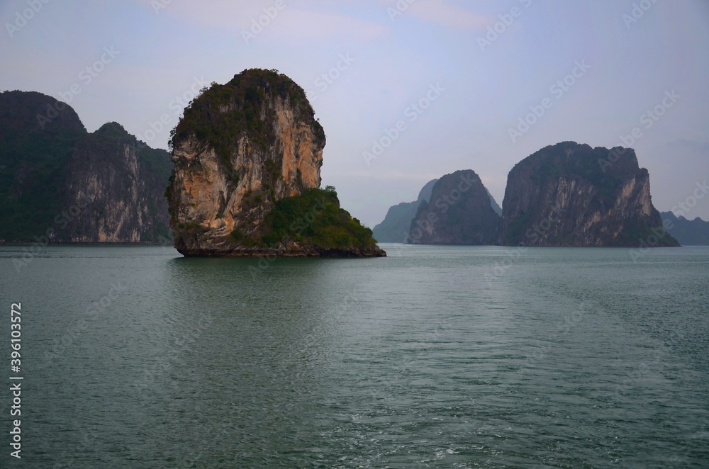 Islands of Ha Long Bay (vịnh Hạ Long), Vietnam