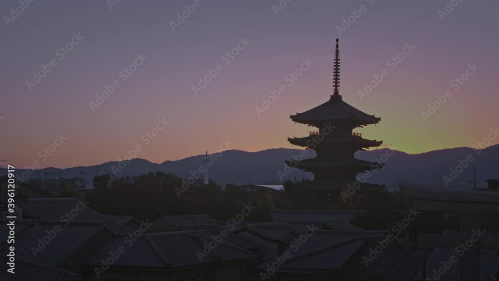 夕暮れの美しい法観寺、八坂の塔 4K UHD 夕暮れの美しい法観寺、八坂の塔 4K UHD