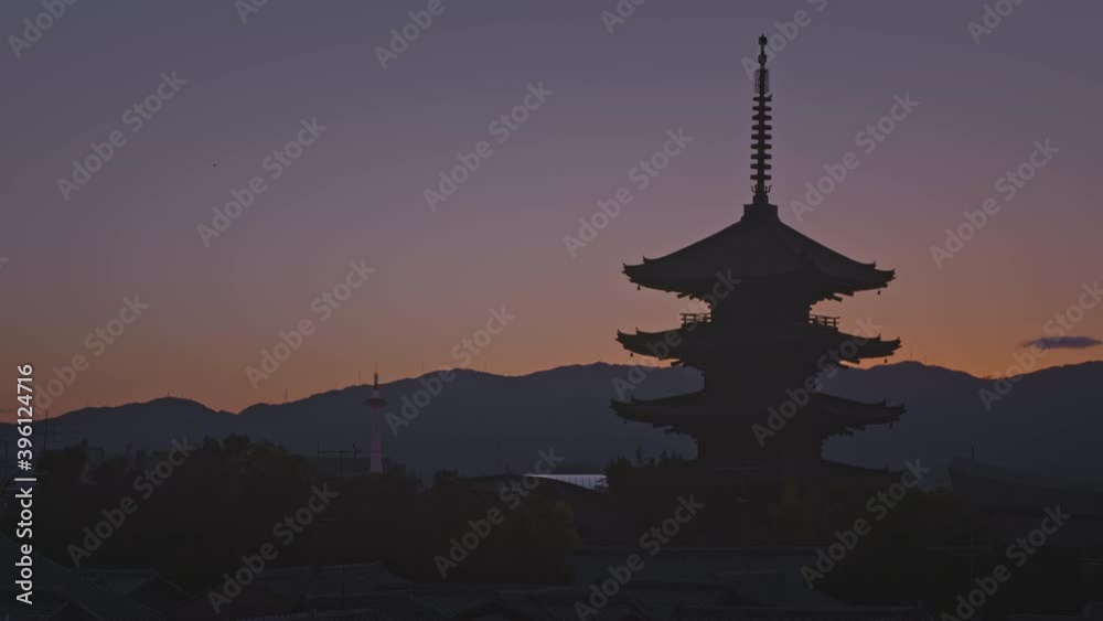 夕暮れの美しい法観寺、八坂の塔 4K UHD 夕暮れの美しい法観寺、八坂の塔 4K UHD