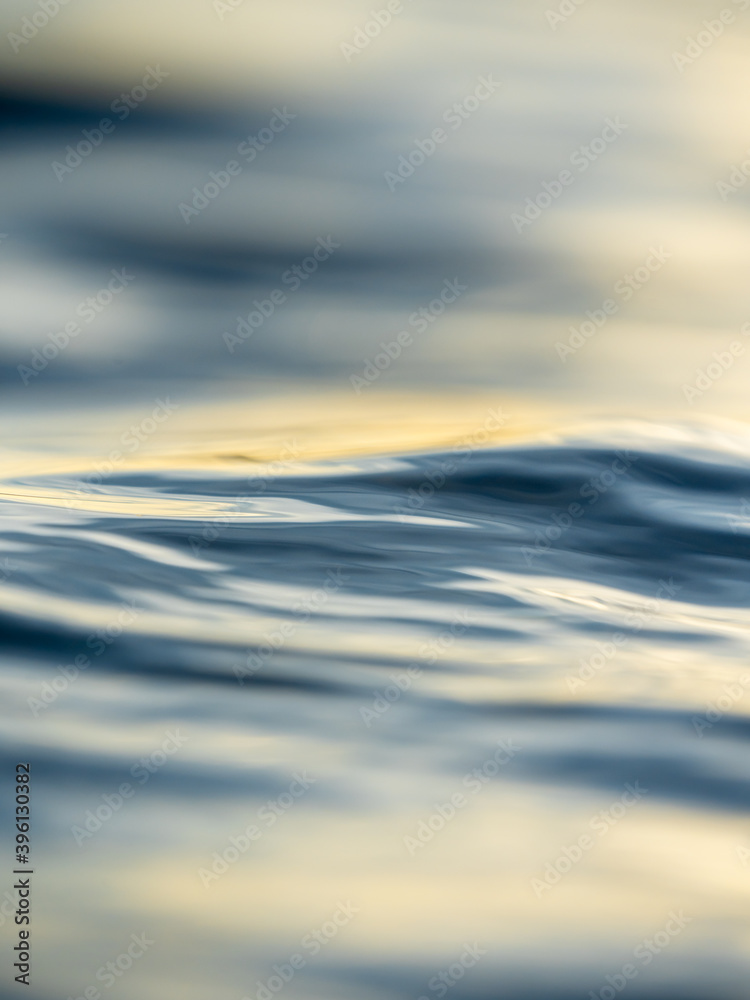 Light reflection in the rippled water surface