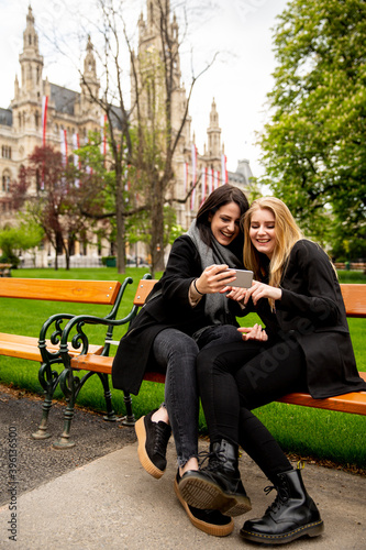 Young female tourists takin...