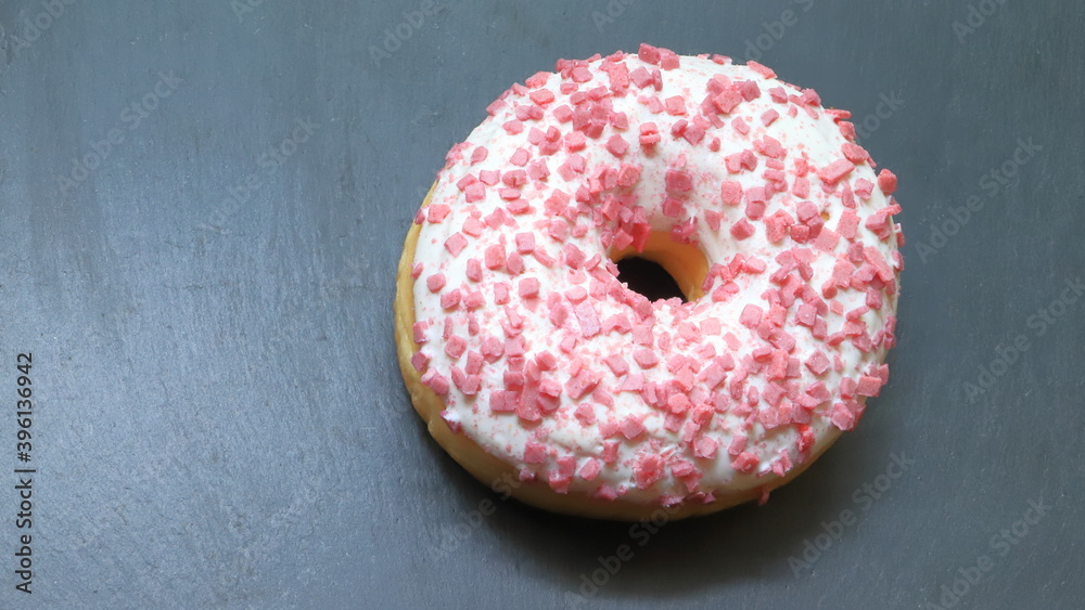cimbella alla fragola, strawberry donut cimbella alla fragola, strawberry donut