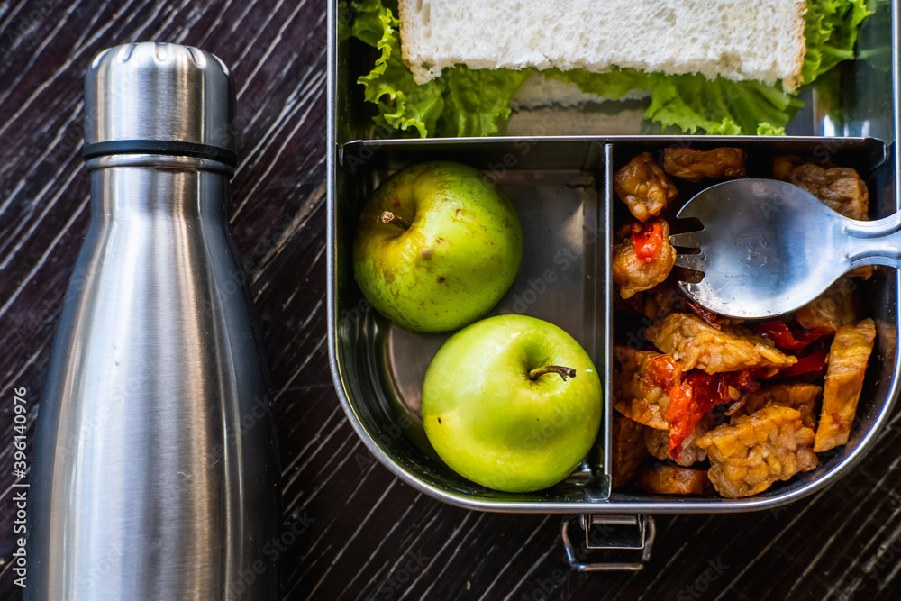 Stainless steel food container or lunch box with healthy vegetarian meal  and reusable thermo bottle on wooden background. Eco-friendly kitchen  products. Zero waste sustainable plastic free lifestyle Photos | Adobe Stock