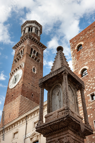 Wallpaper Mural Palazzo Del Comune Verona Italy Torontodigital.ca