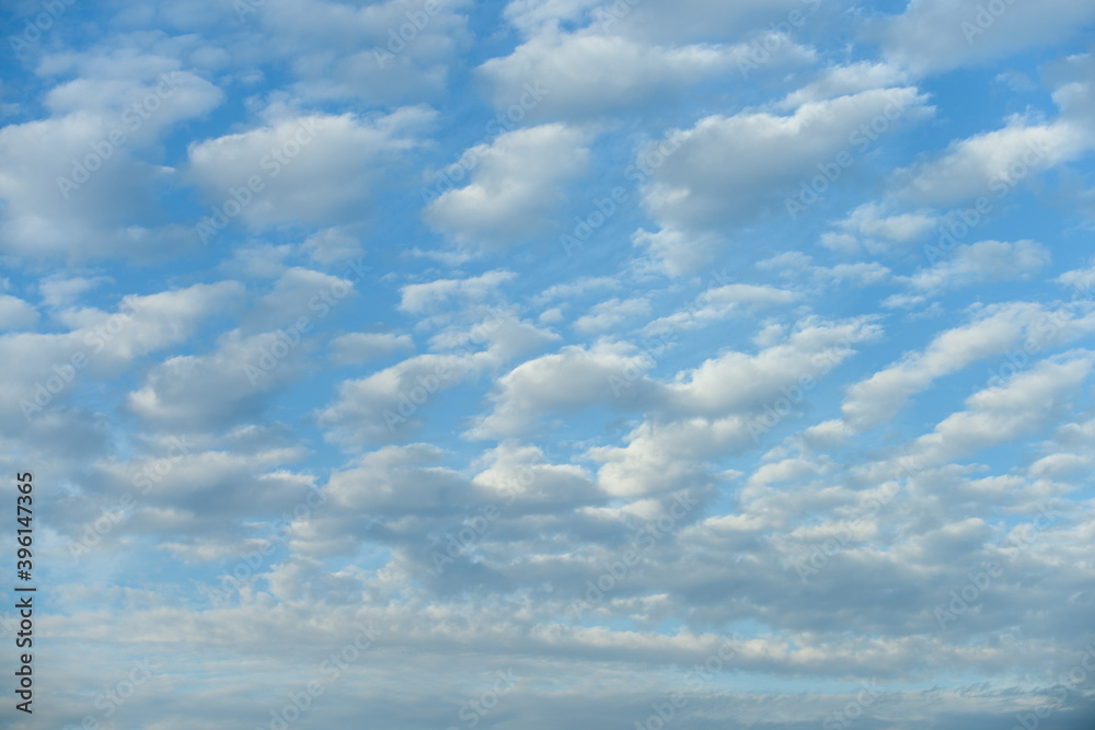 Cielo azzurro con nuvole