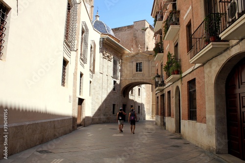 Fototapeta Naklejka Na Ścianę i Meble -  Lane in the city of Valencia in Spain