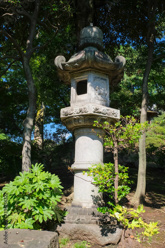 旧古河庭園 日本庭園 奥の院型灯籠