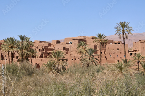 Poblado en el valle del Dades al sur de Marruecos photo