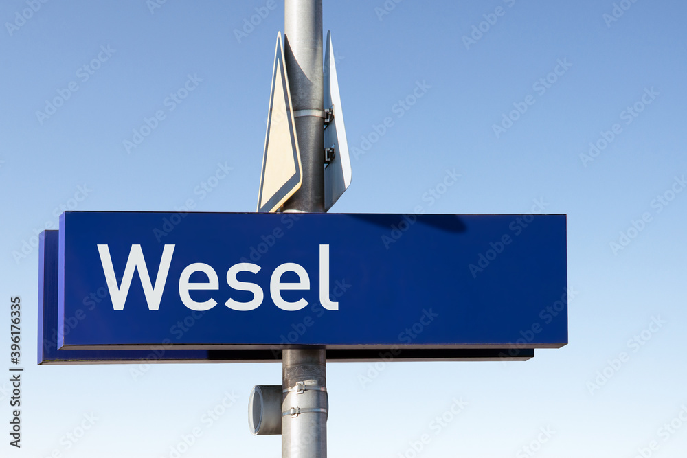 Tafel, Bahnhof, Wesel, (Symbolbild) Stock-Foto | Adobe Stock