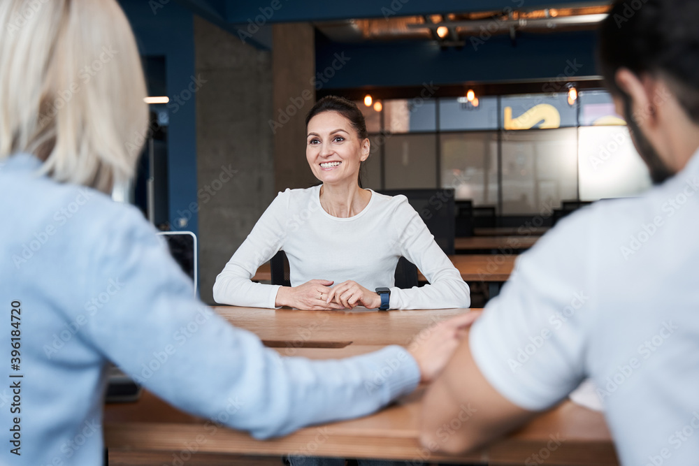 Obraz premium Colleagues having conversation