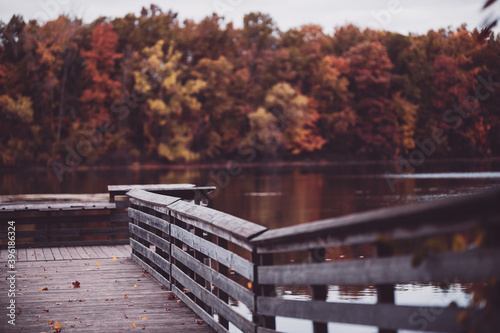 Εκτύπωση καμβά Fall Dock and Lake